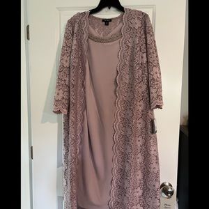 2-Piece NWT sleeveless, embellished sheath with overlay. 14W.